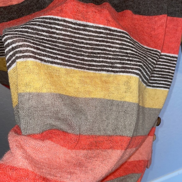 Evara 3/4 sleeve light sheer spring sweater striped coral w/ button detail ☀️ - Picture 5 of 5